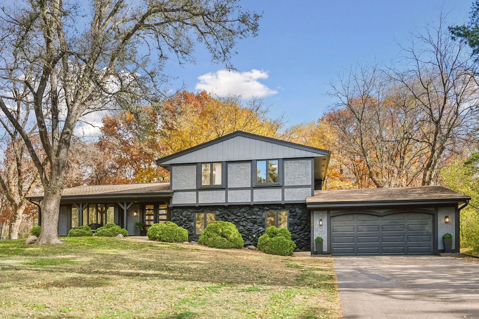 2841 Mayfield Rd, Wayzata, MN 55391 - photo 1