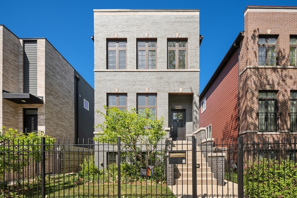 4614 S Champlain Ave, Chicago, IL 60653 - photo 1