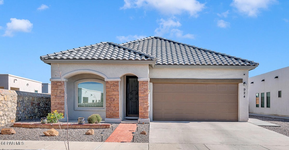 924 Kilvington St, El Paso, TX 79928 - photo 1