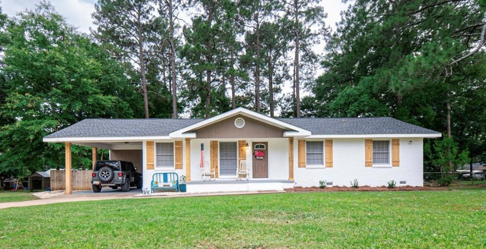 1907 Charlton Dr, Dothan, AL 36303 - photo 1