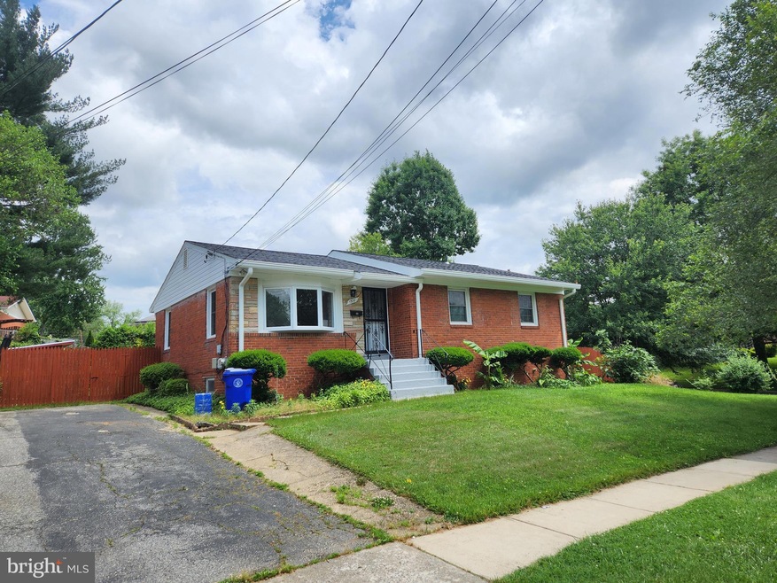 13111 Parkland Dr, Rockville, MD 20853 - photo 1