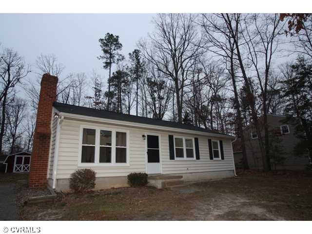 Exterior Front - Vinyl Siding, Composition Shingle