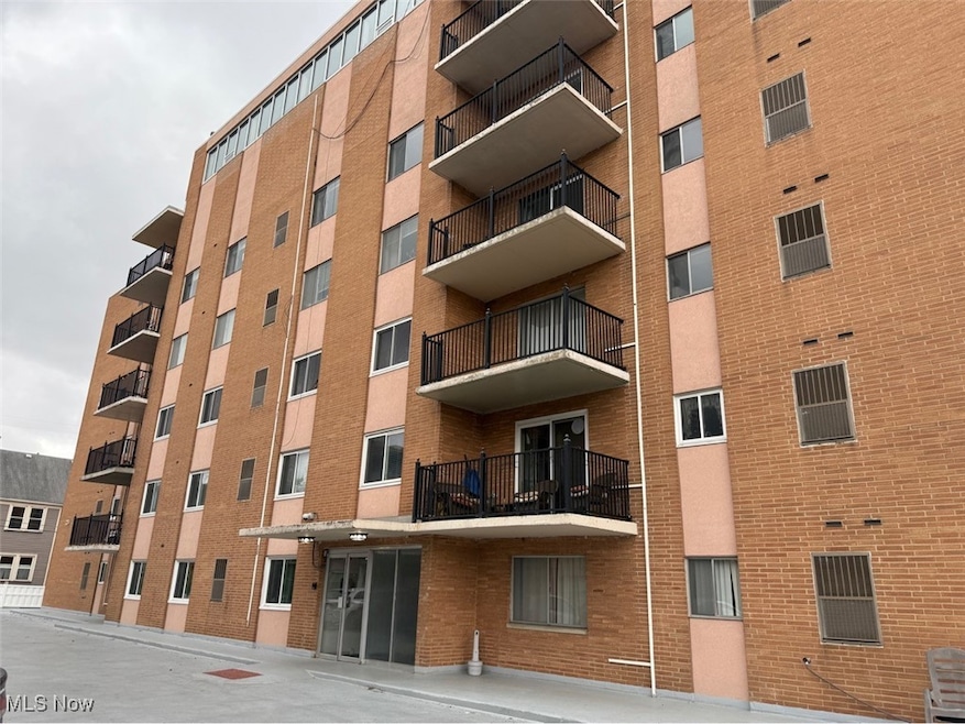 12029 Clifton Blvd, Lakewood, OH 44107 - photo 1