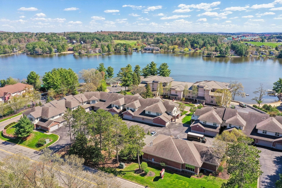 670 E Lake Ave unit 202, Wisconsin Dells, WI 53965 - photo 1