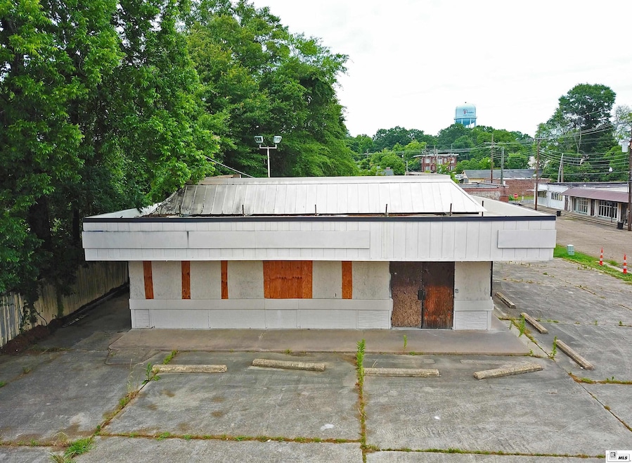 204 W Madison Ave, Bastrop, LA 71220 - photo 1