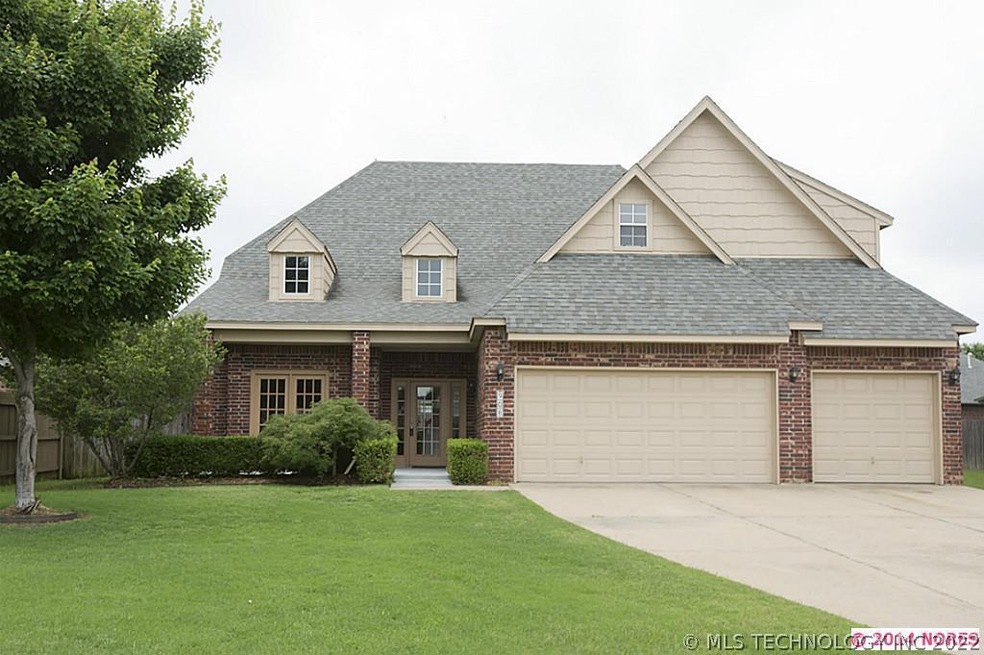 Beautiful home on cul de sac lot. Built in 2001