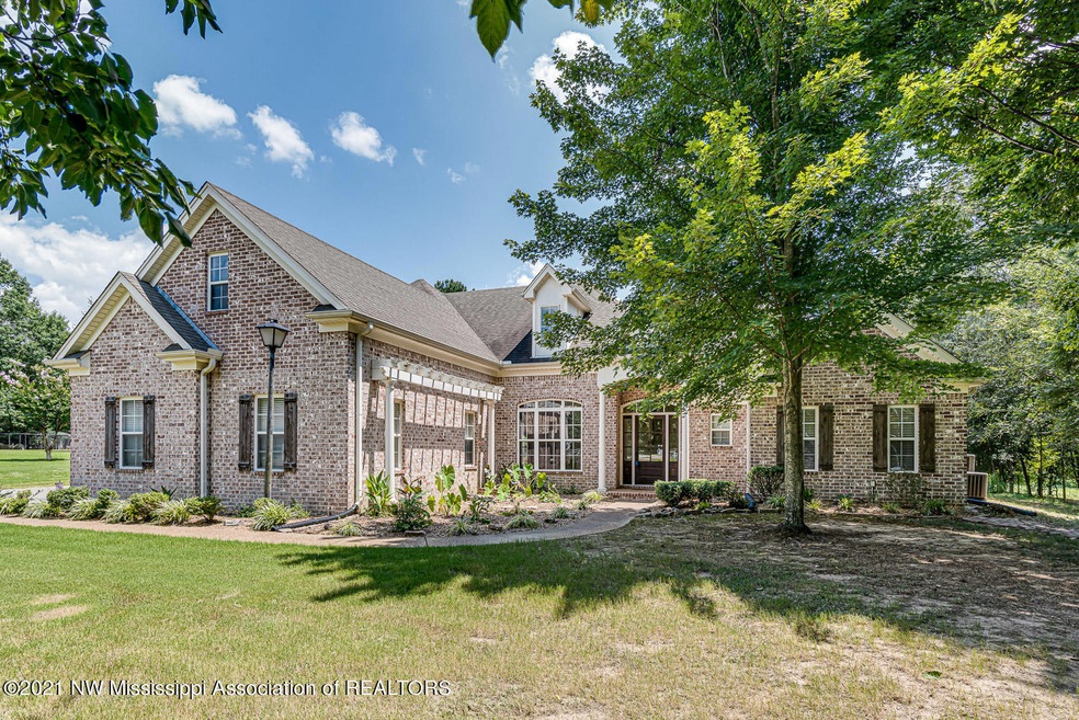5200 Rolling Pine Cir