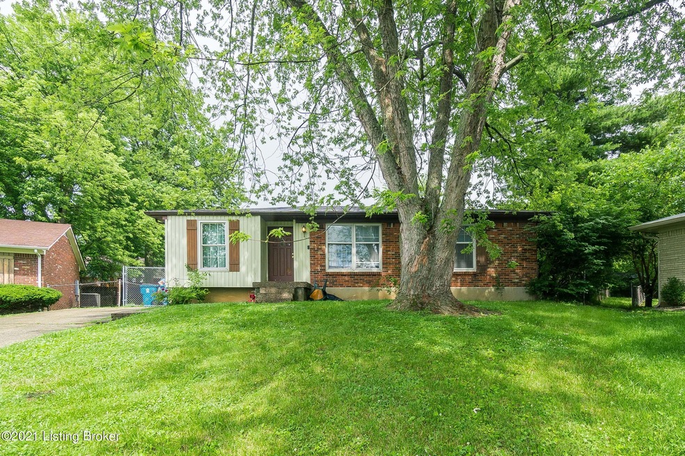 8000 Cloverport Ct, Louisville, KY 40228 - photo 1