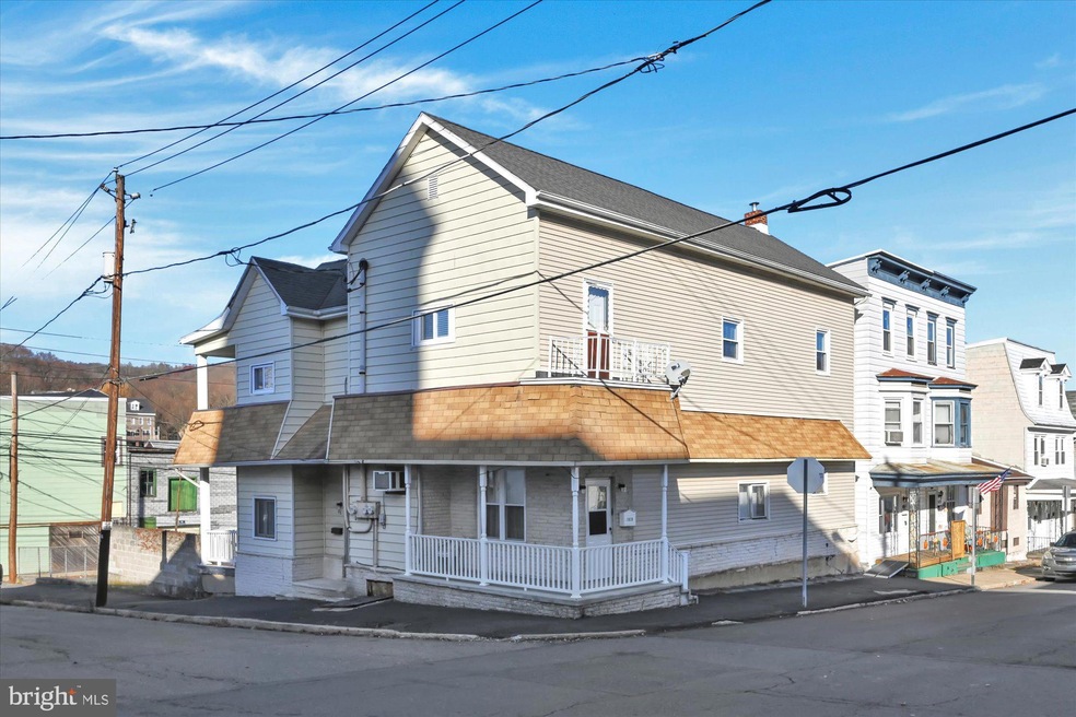 1039 Walnut St unit 2, Ashland, PA 17921 - photo 1