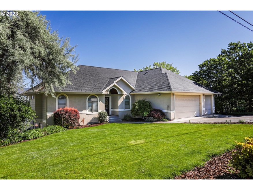 1629 E 19th St, the Dalles, OR 97058 - photo 1