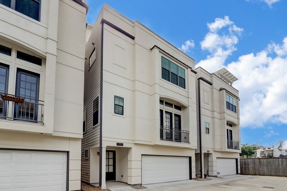 904 B W. 18th Street