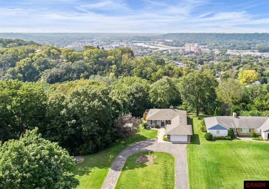 304 Woodshire Dr, Mankato, MN 56001 - photo 1