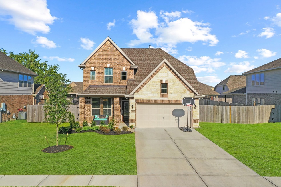 2165 Colonial St, Alvin, TX 77511 - photo 1