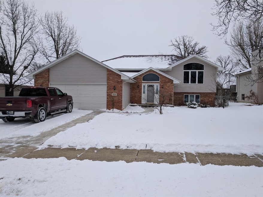 1531 Oak Leaf Dr, Crown Point, IN 46307 - photo 1