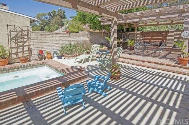 Peaceful backyard with in ground Jacuzzi 