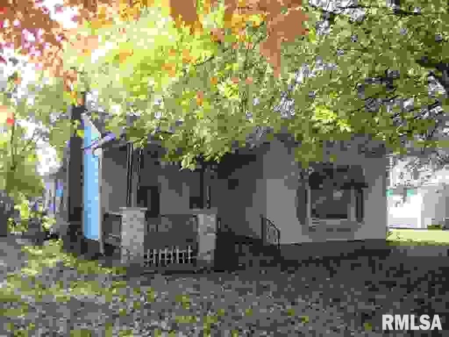 110 N Sherman St, Lincoln, IL 62656 - photo 1