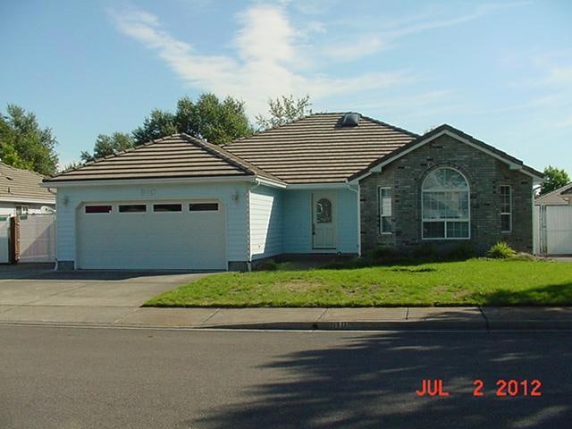 910 Amanda Way, Central Point, OR 97502 - photo 1