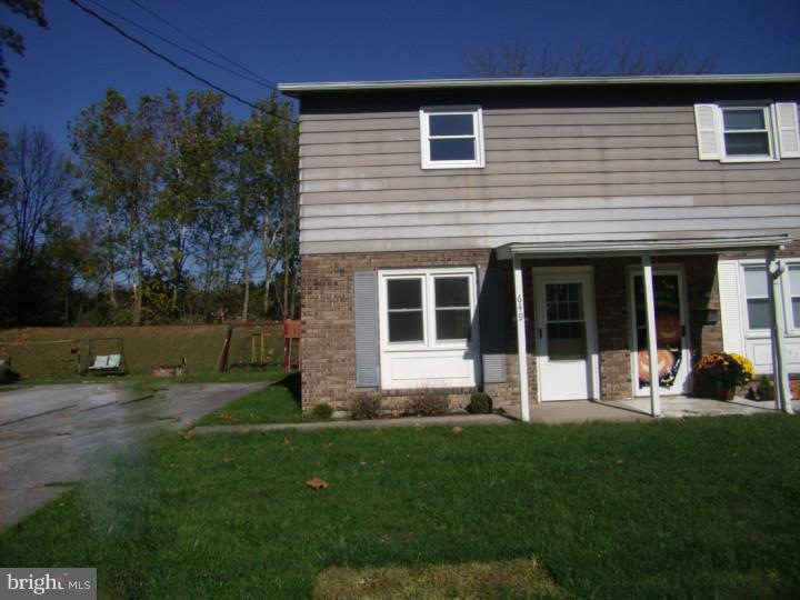 649 Water St, Shoemakersville, PA 19555 - photo 1