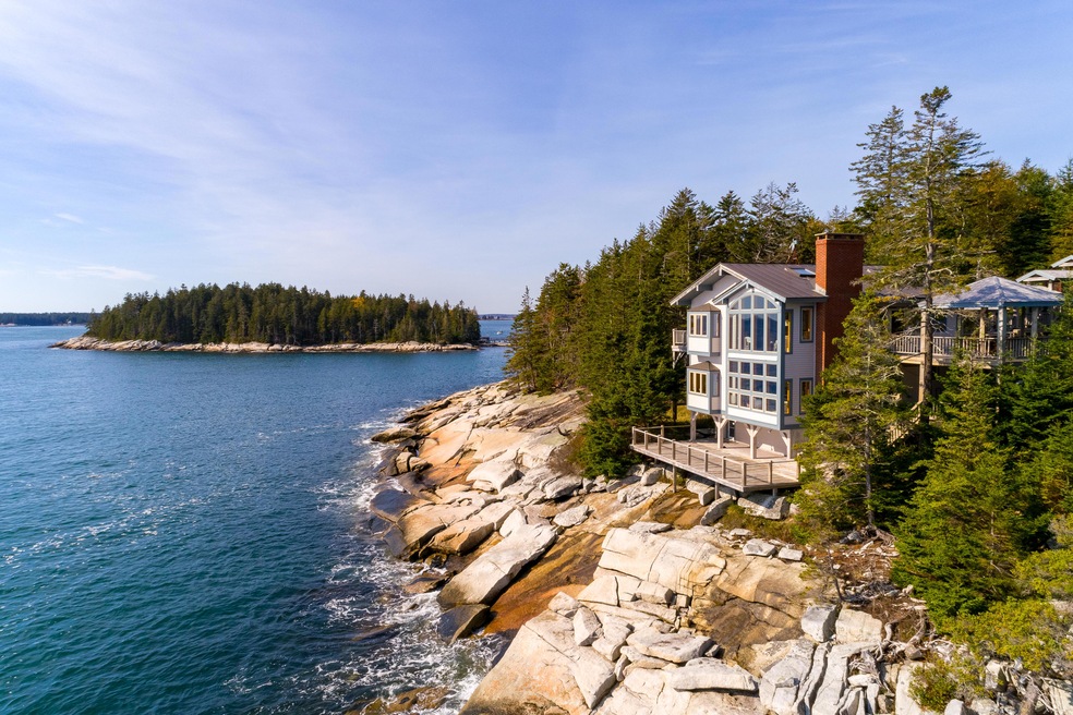 Sold $1,185,000 • Co-Listing Agent