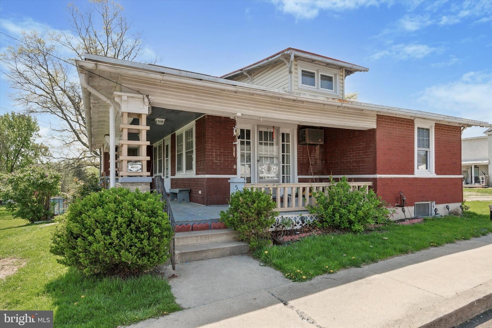 519 Elm St, Pottstown, PA 19464 - photo 1