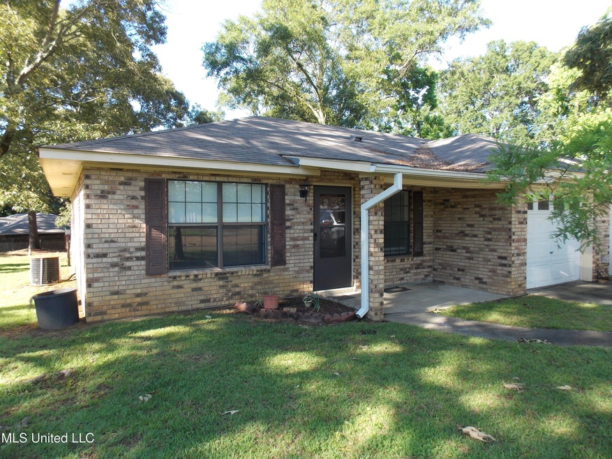 1400 White St unit East, McComb, MS 39648 - photo 1