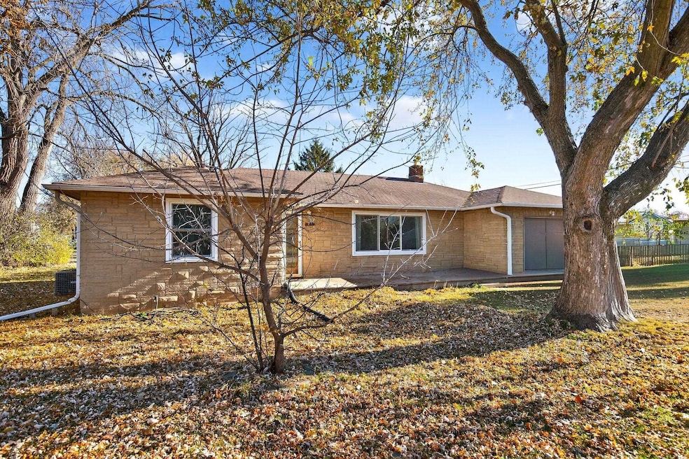 2530 Barbara Ave, Appleton, WI 54915 - photo 1