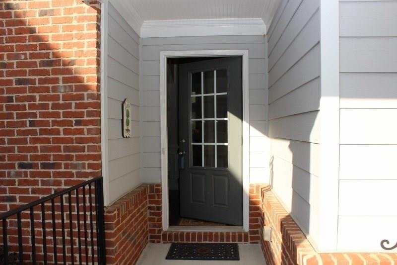 Covered Front Porch for those Rainy Day Visitors....