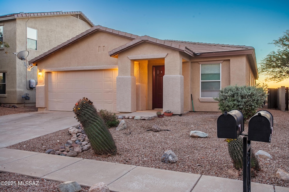 9267 N Red Diamond Ave, Tucson, AZ 85742 - photo 1