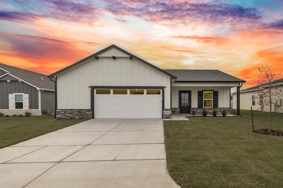 11661 W Scarlett Ln, Maize, KS 67101 - photo 1