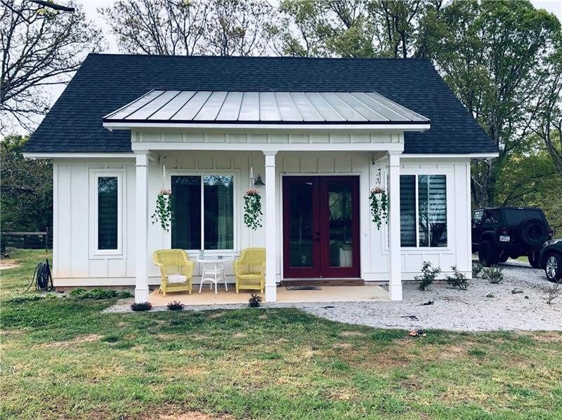 Cozy and adorable cottage with 6'x12' covered porc