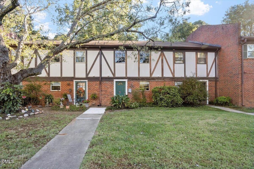 5804 Nottoway Ct unit E, Raleigh, NC 27609 - photo 1