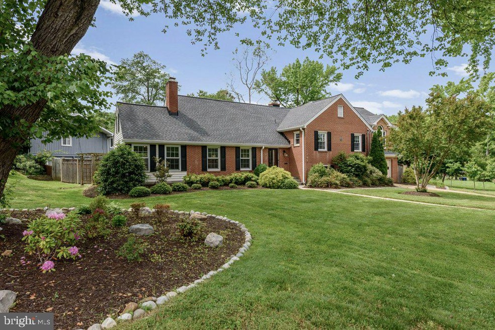 6904 Clemson Dr, Alexandria, VA 22307 - photo 1