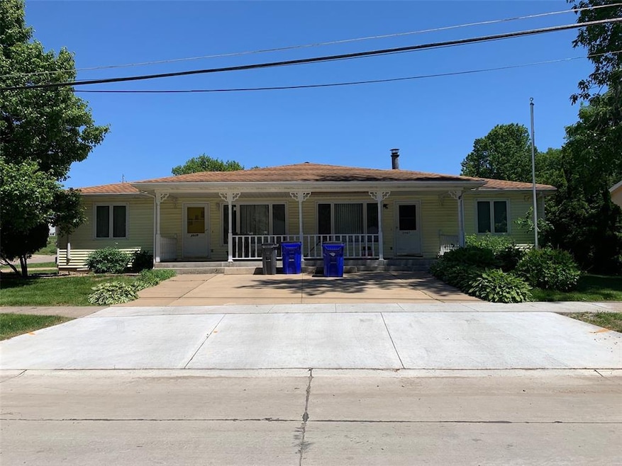 2905 Outlook Dr SW, Cedar Rapids, IA 52404 - photo 1