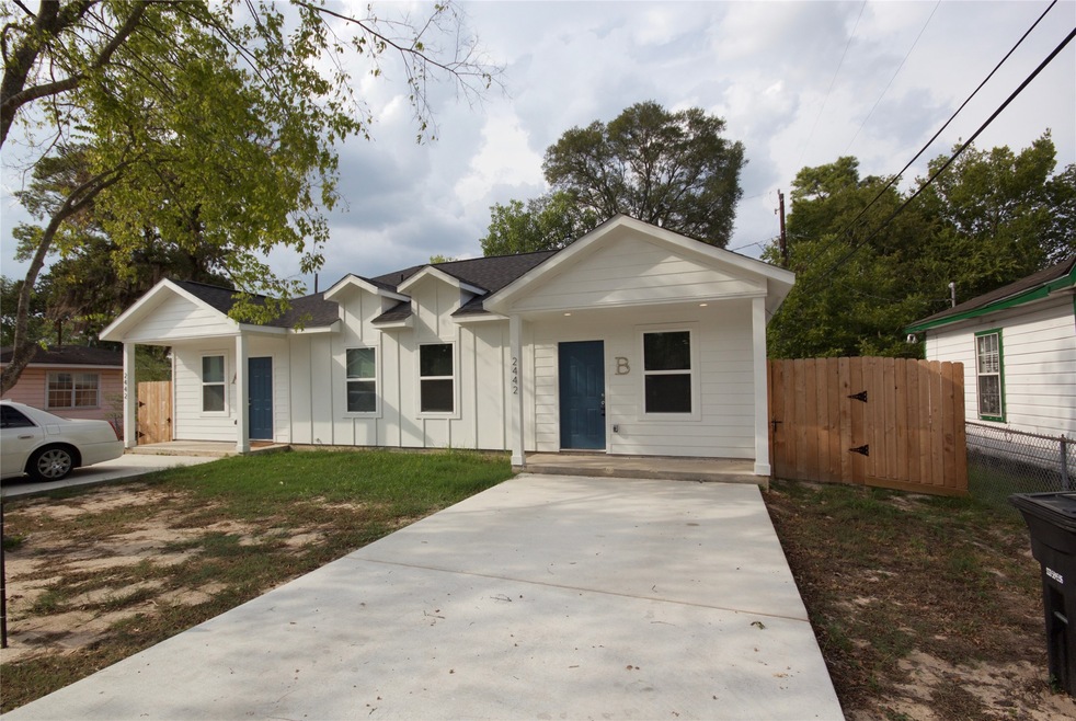 2442 Carmel St unit B, Houston, TX 77091 - photo 1