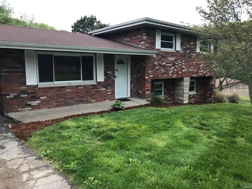 4 Holiday Dr, Collinsville, IL 62234 - photo 1