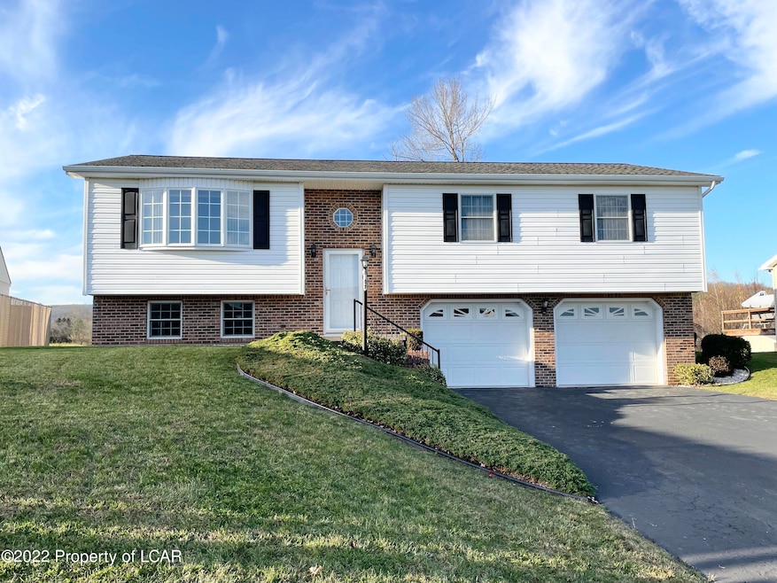 147 Woodring Rd, Drums, PA 18222 - photo 1