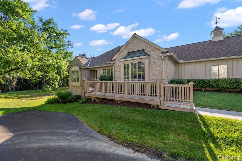 2401 Hickory Glen Dr, Bloomfield Hills, MI 48304 - photo 1