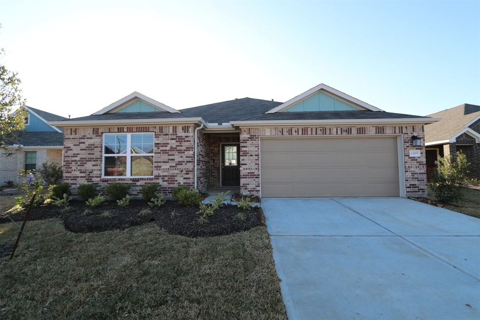 1209 Filly Creek Dr, Alvin, TX 77511 - photo 1