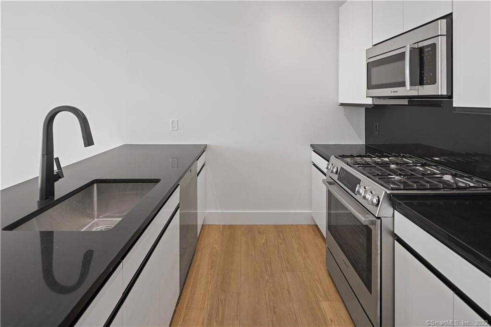 78 Unquowa Place unit 206, Fairfield, CT 06824 - photo 1