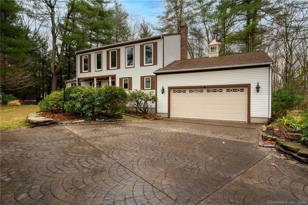 Coble stone driveway with turn-around