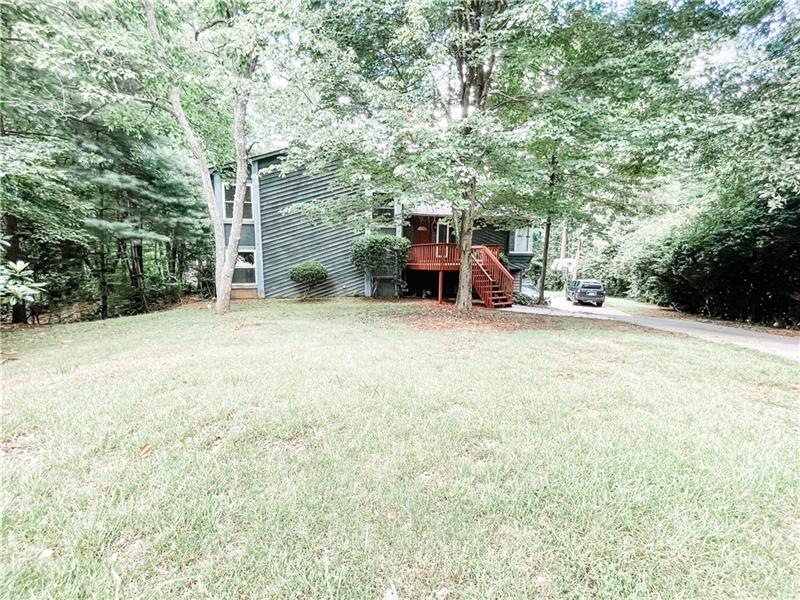 Large private cul-de-sac lot.