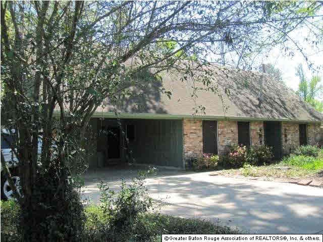well maintained 5 bedroom 1.5 story home