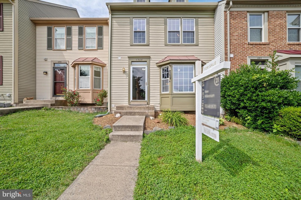 6304 Mary Todd Ct, Centreville, VA 20121 - photo 1