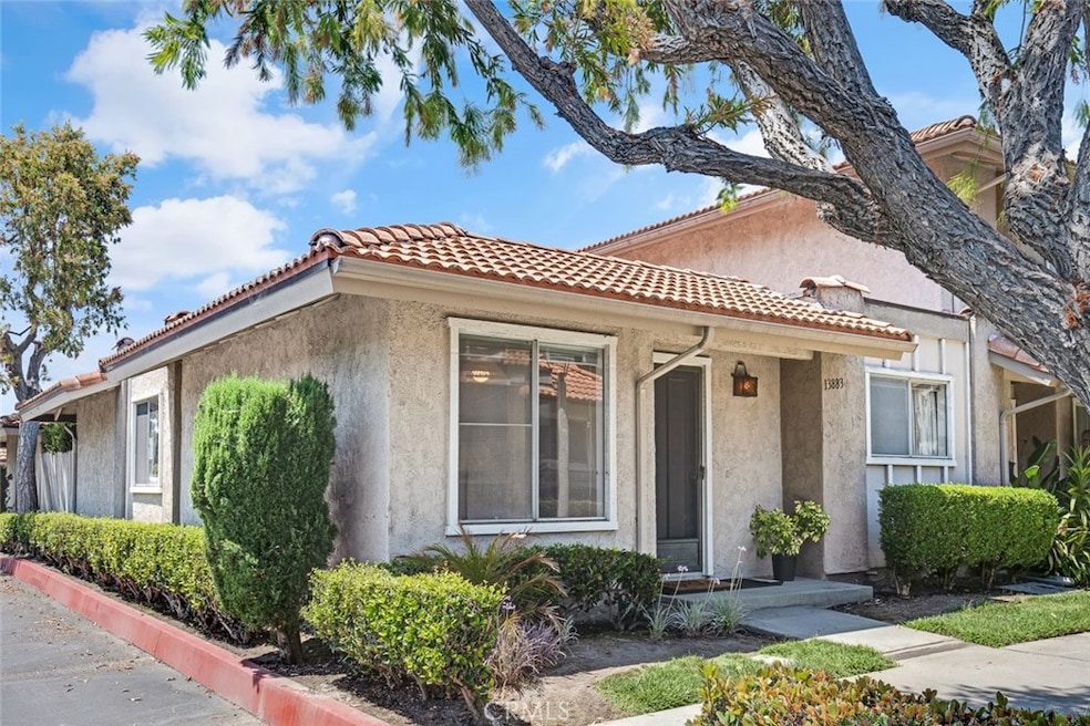 Amazing Corner lot in the back of the community so peaceful.