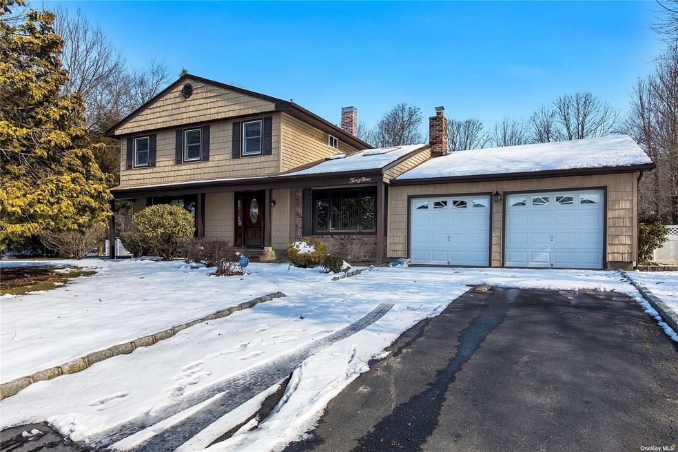 39 Enfield Ln, Hauppauge, NY 11788 - photo 1