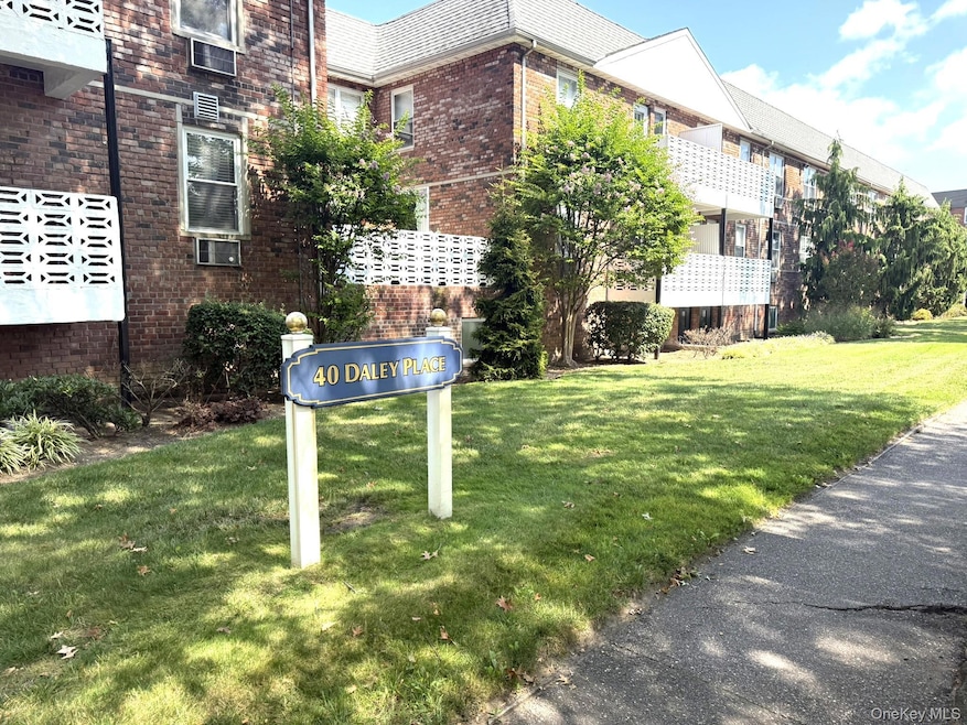 Pending $375,000 • Co-Listing Agent