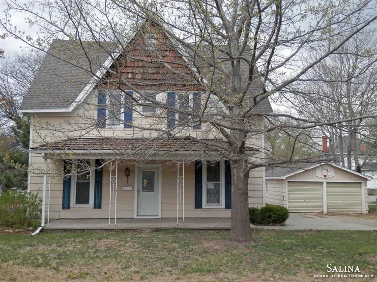 417 W 9th St, Concordia, KS 66901 - photo 1