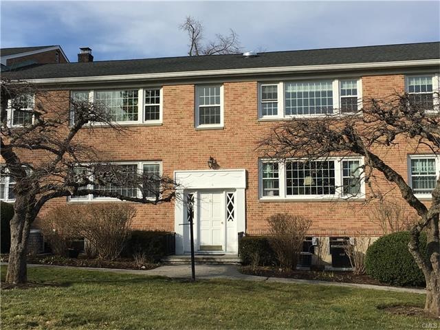 82 Heritage Hill Rd unit D, New Canaan, CT 06840 - photo 1