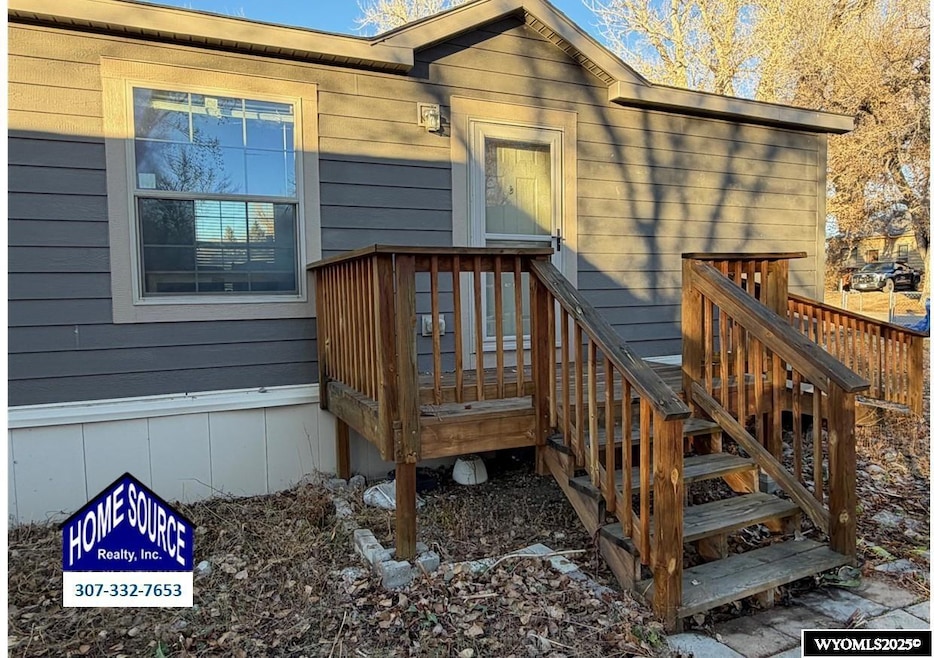 464 S Ohio Ave, Lander, WY 82520 - photo 1
