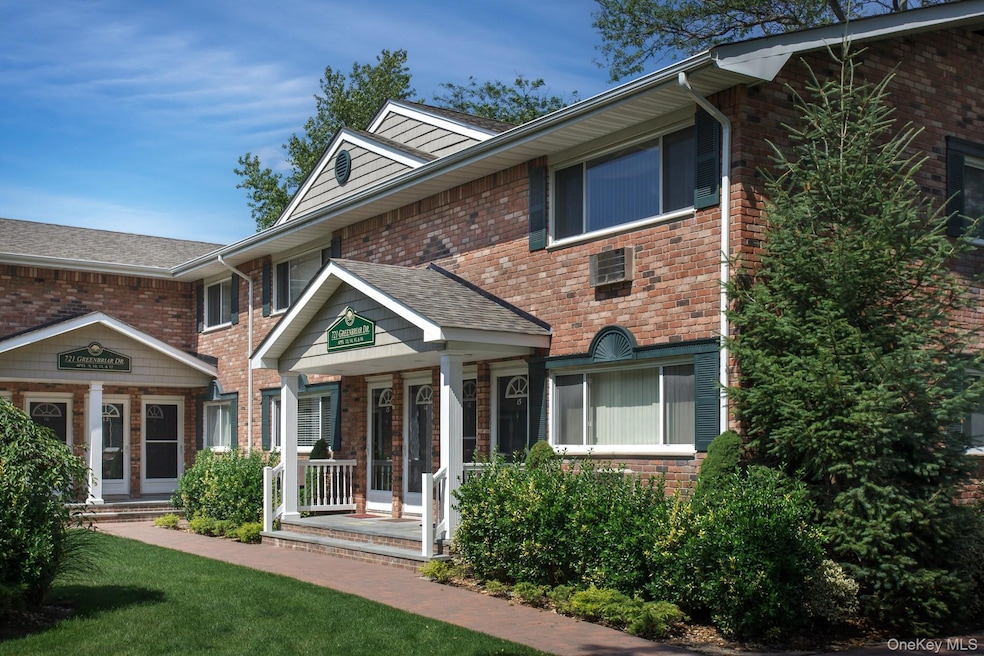 40 Middleton Rd unit La02, Bohemia, NY 11716 - photo 1